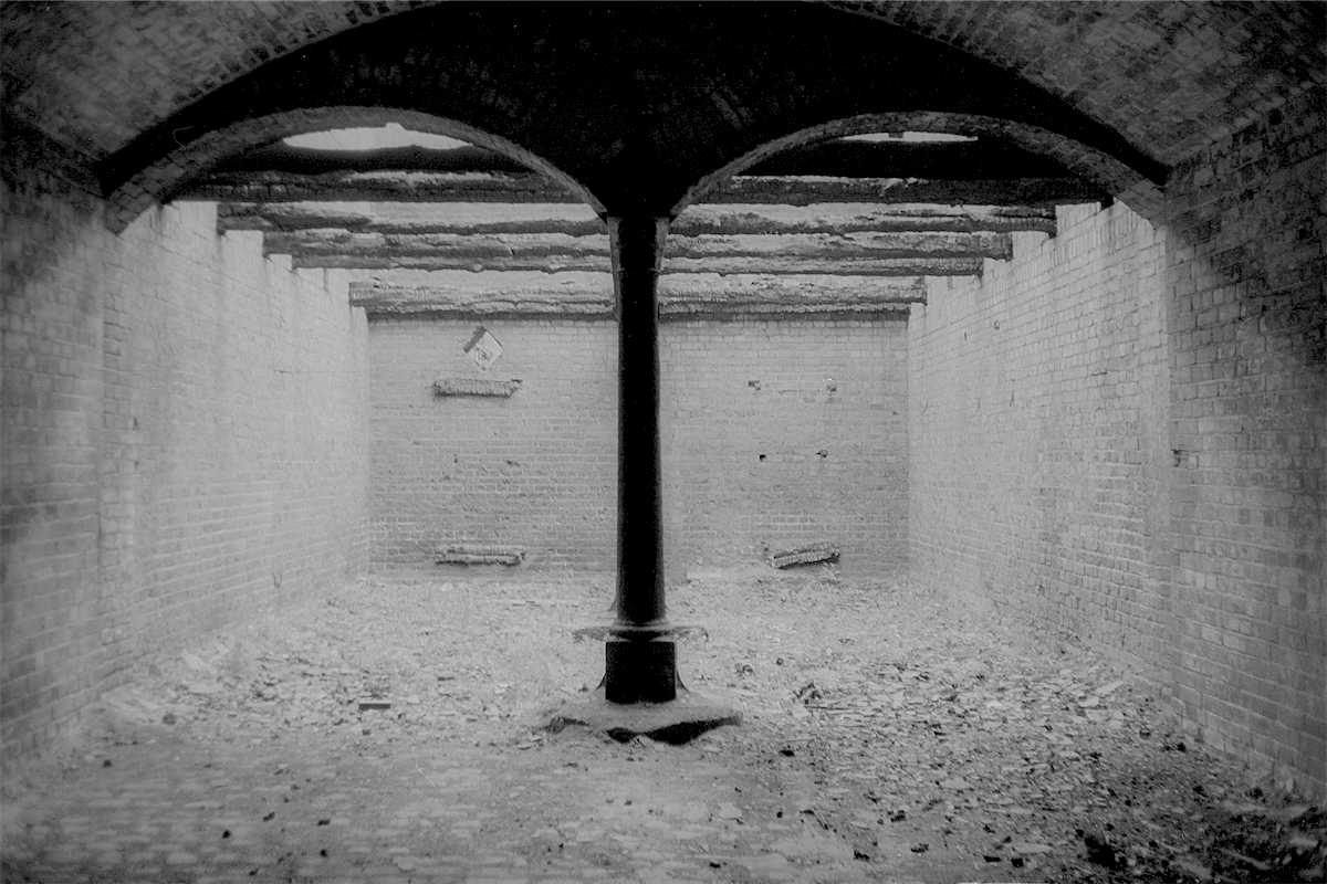 Derelict Building, Kings Cross photo &copy; Thomas Deckker 1988