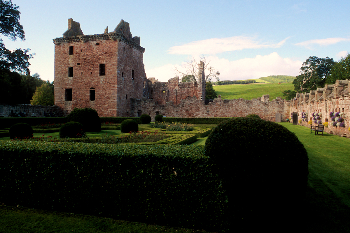 Edzell Castle: Garden and Stirling Tower &copy; Thomas Deckker 2011