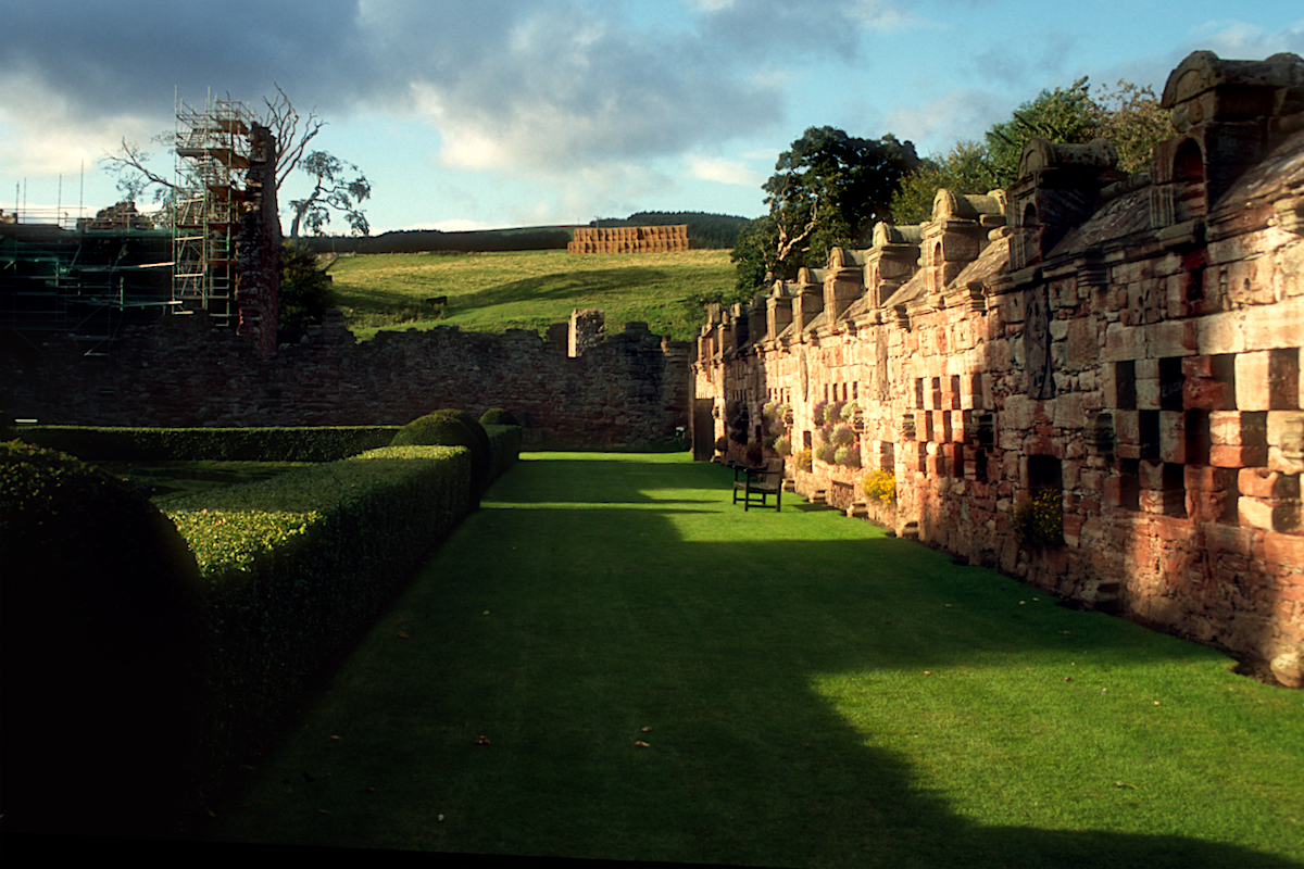 Garden, Edzell &copy; Thomas Deckker 2011