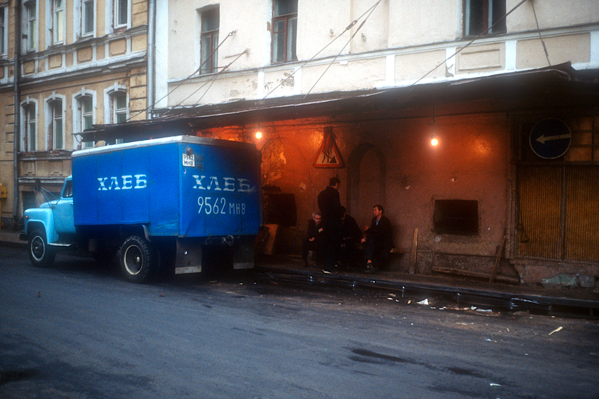  хлеб [Bread], Moscow photo Thomas Deckker 1989