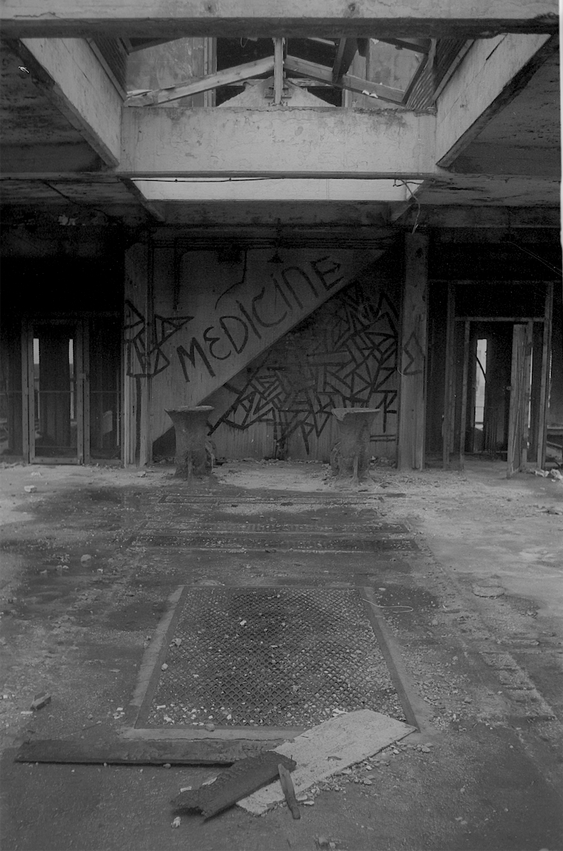 Beckton Gasworks photo © Thomas Deckker 1988