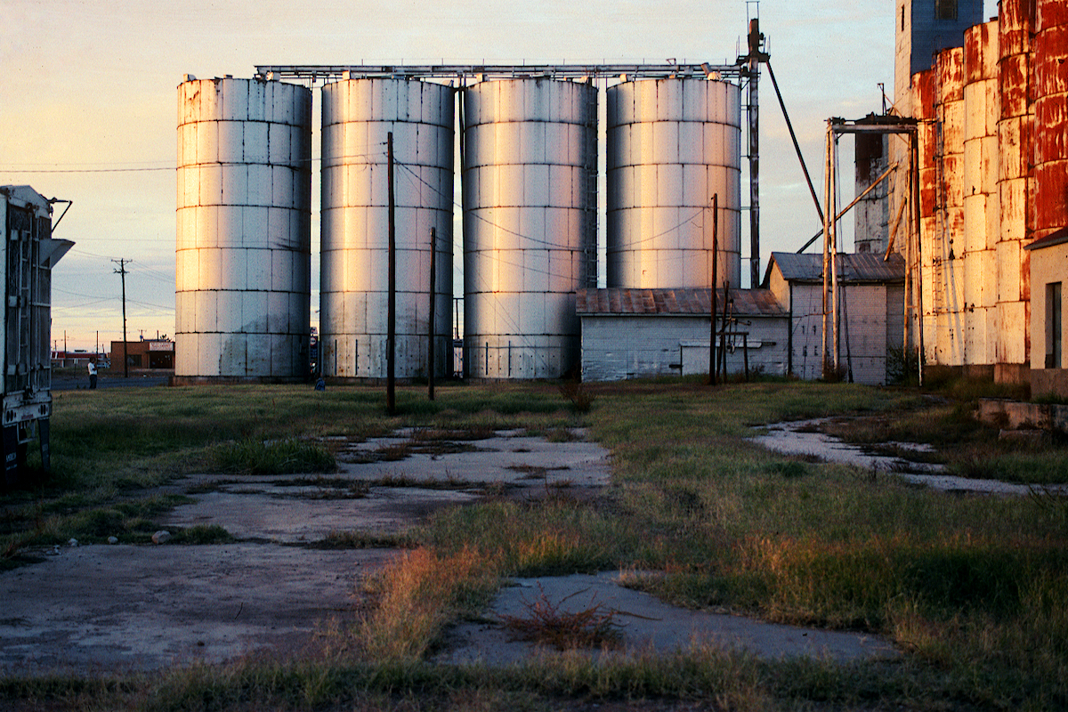 Elevator, Lamesa, Texas photo © Thomas Deckker 1995