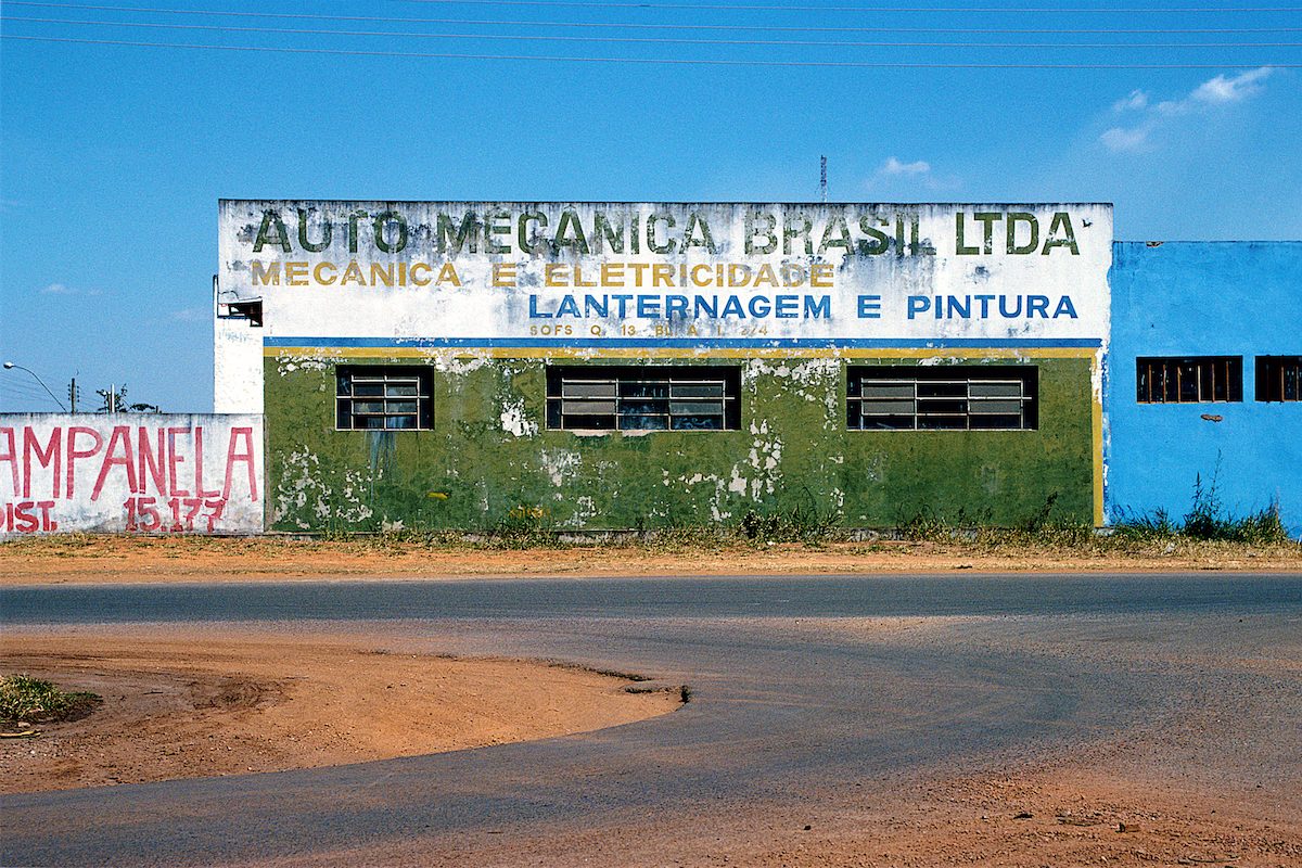 Street Sign, Brasilia photo © Thomas Deckker 1997