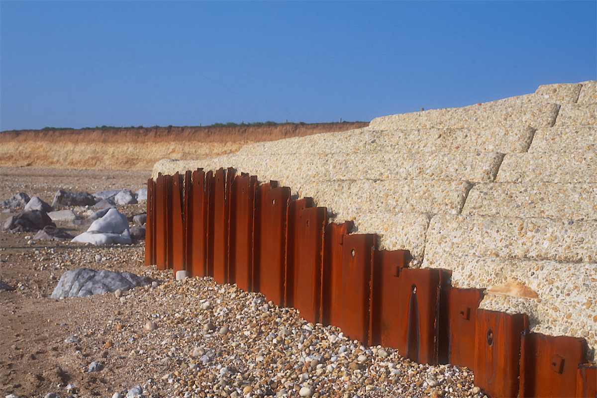 Sheet Piling, Selsey photo © Thomas Deckker 2019